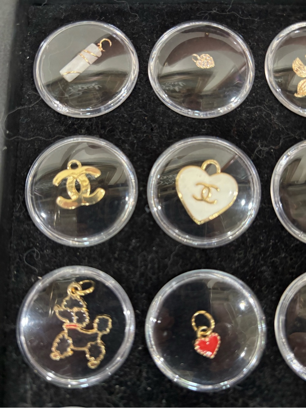 Designer charms and more. 51 pieces - Picture 2 of 10